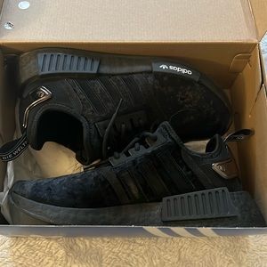 Adidas black velvet sneakers. Size 8.